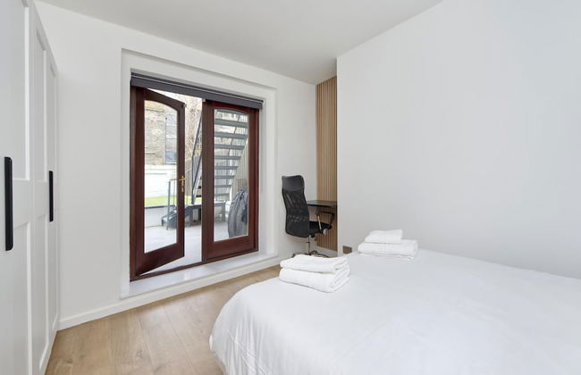 Beautiful Battersea Garden Flat by Underthedoormat - Photo 14