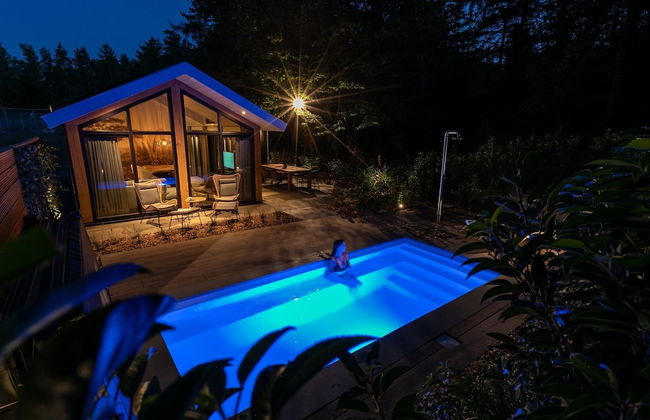 Luxury Lodge With Private Swimming Pool - Photo 11