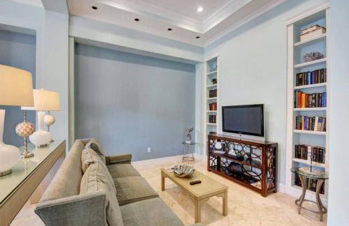 Stylish City Place WPB Escape King Bed and Den - Foto 50