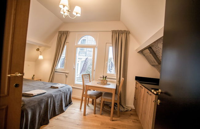 Luxury Suites Riverside Residence - Photo 8