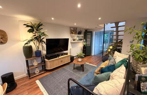 Cozy Cottage Coventry self check-in after 3pm, Pets Friendly - Foto 8