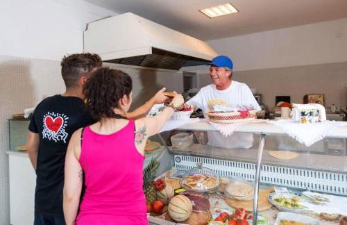 Cozy 2 bedroom Cabin sleeps 5 in Lido di Spina, Italy - Perfect Family Retreat - Foto 24