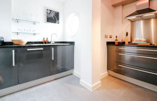 Bay View Apartment, by Solace Stays - Photo 19