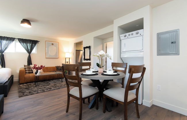 Stunning Studio Near DTLA - Photo 18