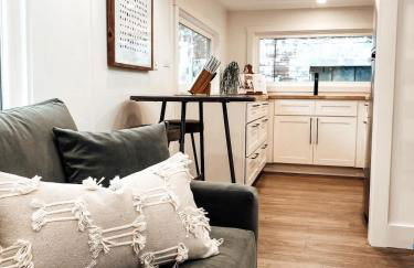 Stay Portland - The Graffiti Alley Tiny House - Food, Art & Beer - Photo 19