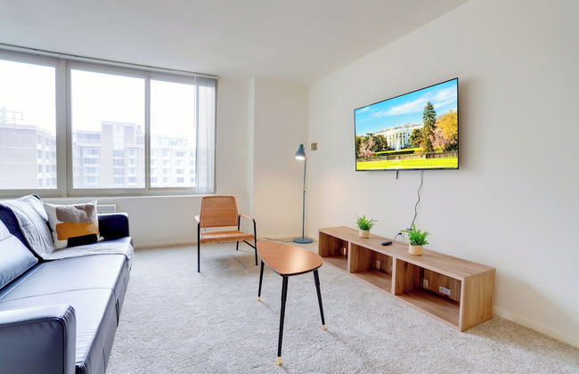 Apartment in the Heart of Crystal City - Photo 25