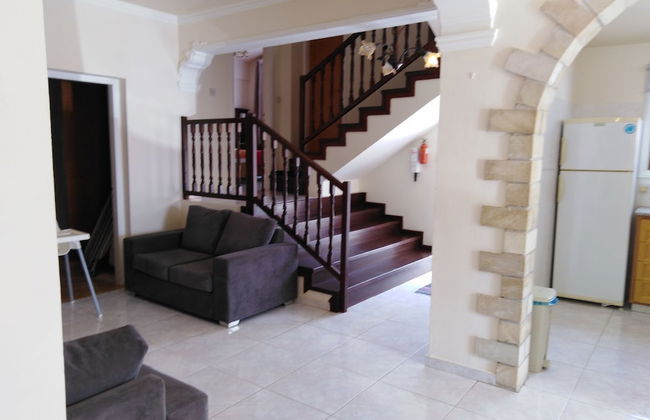 Lovely six Bedroom Villa in Coral Bay - Photo 10