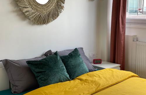 PARIS PANTIN Magnifique Appartement 4 pièces de 108m2 avec 2 PARKING intérieur - très cosy pour 1 à 12 personnes - Entièrement refait à neuf ENTIRE APARTMENT LUXURIOUS AND WARM - PANTIN PARIS 19 ème FREE WIFI GRATUIT - Foto 16