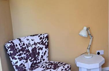 The Flat at Conway House - Photo 10