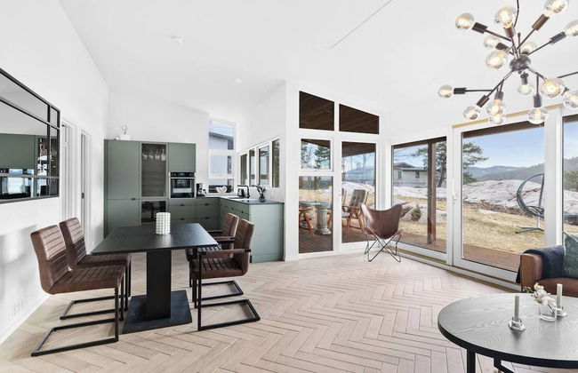 Modern Sleeps 14 w/ Panoramic Fjord-view, Petsok - Foto 1