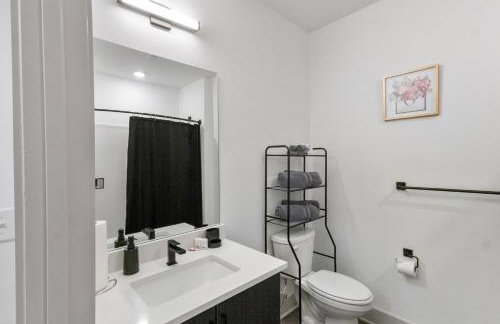 Designer East Atlanta 1BR Chic Amenities & Vibes - Photo 4