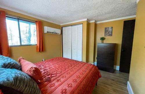 Chalet w Hot Tub Fireplace Grill FirePit & Wifi - Photo 17