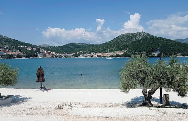 Sea-view Apartment - Sleeps 4, Parking & Balcony - Foto 37