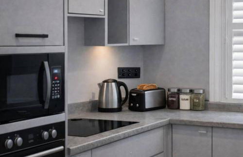 Spacious 3BR Home in Spalding | Parking for Vans - Foto 12