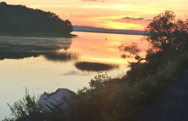 Cozy Colchester Cabin near Lake by RedAwning - Foto 32