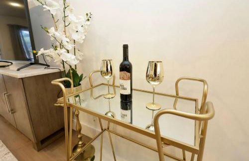 Luxury Oasis Getaway w/pool 15 mins from beach - Foto 14