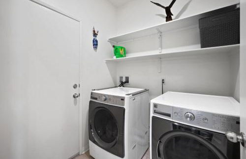 Views, Gameroom, Saltwater Pool & Hot tub, Firepit by MariamsBnb - Foto 20