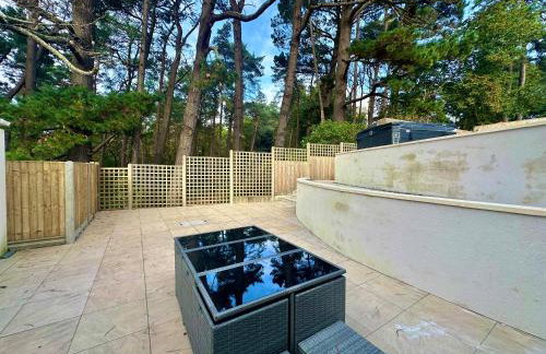 5 Bed House - Pool - Hot Tub - Sauna - Pool Table - Near New Forest and Beach - Sleeps 12 - Photo 60