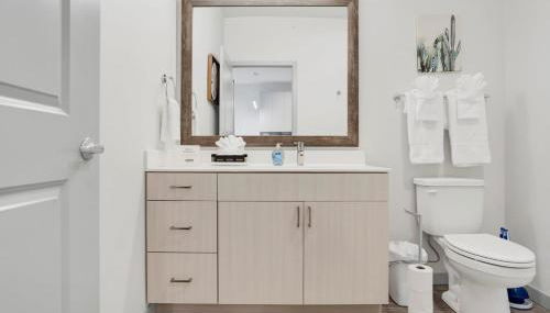 Pool with Free Covered Parking and Washer & Dryer in Unit - Foto 3, towels