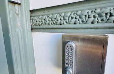 Designer 2 Bed Luxury Apartament with Private Garden in London - Foto 28