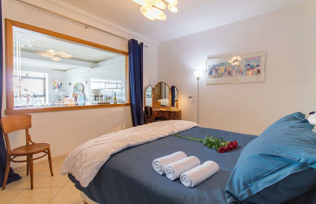 A Magnificent Sunny Seafront Apart Sliema - Photo 7