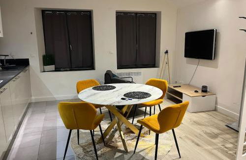 Bel appartement F2 rénové plein centre ville - Foto 1