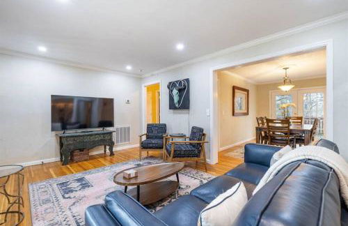 Hillside Hot Tub Hideaway! King Bed / Fire Pit - Foto 51