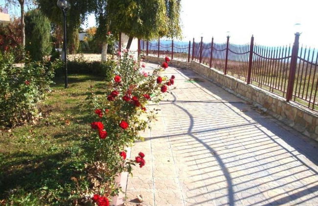 Seaside Studio Apartment in Ravda - Photo 27