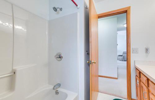 Cozy Mancelona Home Ski, Golf and Snowmobile! - Foto 13