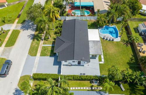 Delilas Chic 3 Bedroom 2 bath Abode with Heated Pool - Foto 49