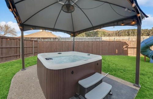 Luxury Home w Hot Tub near DFW Airport - Photo 48