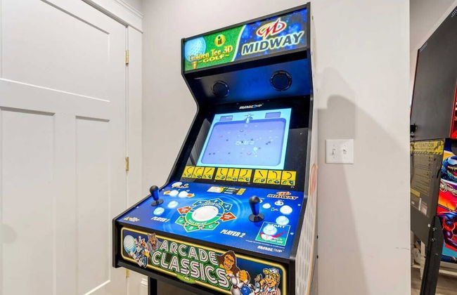 Golf-front Personal Arcade Hot tub Outdoor Kitchen - Photo 30