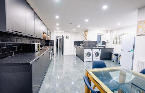 10BR 4Bath Home, Stag Do, Contractors, Big Group - Foto 47