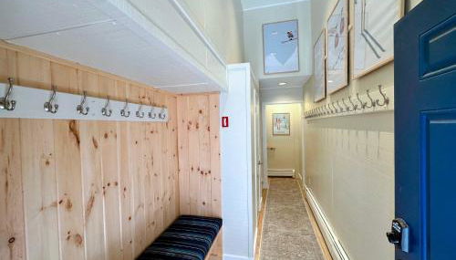 R8 Luxury Bretton Woods Ski-In Ski-out townhome next to beginner ski area w fast wifi and keyless entry - Foto 2