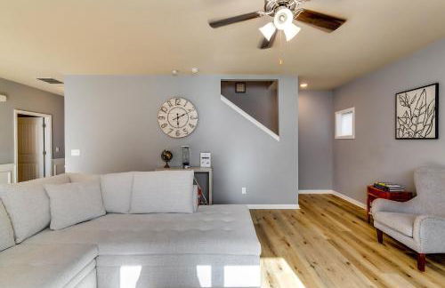 Open Plan Arcade Home with Natural Hardwoods Sleeps 10 - Foto 36