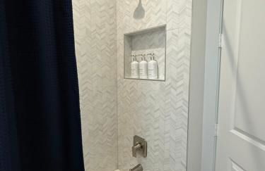 Colorful retreat near beach and pickleball courts - Foto 21