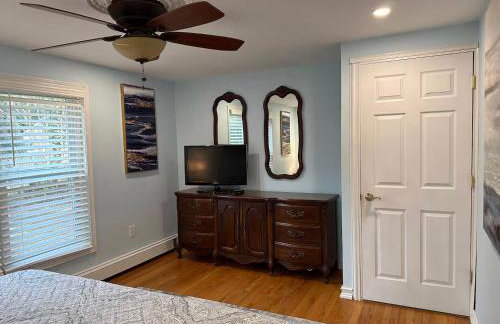Stylish 3 BR Entire Home NearTown & Beach with Pool Table & King Bed - Foto 31