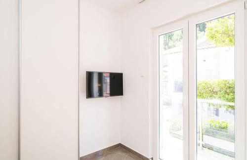 Apartments & Rooms Bari i -Standard One Bedroom Apartment with Balcony and Garden View APT-3 - Photo 22