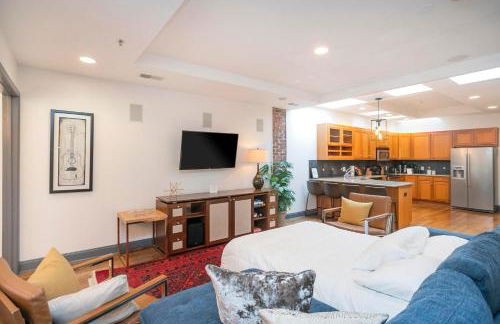 Spacious Penthouse ON the Broadway Strip - Foto 18