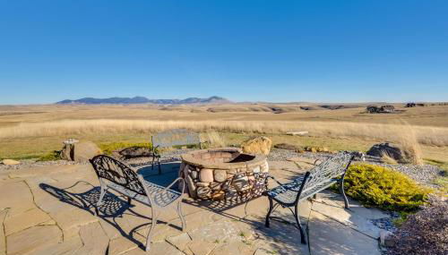 Free Spirit Ranch with Hot Tub and Mountain Views - Foto 2