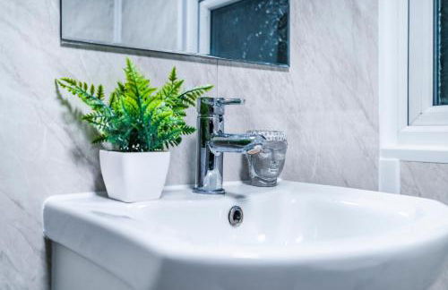 RIVER RETREAT- near Holloway U, Thorpe Park and Heathrow airport - Foto 38