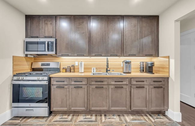 Fall Getaway With Hot Tub Fire Pit and Games - Photo 3