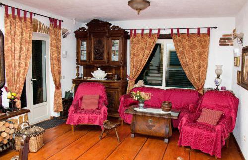 Authentic Dalmatian Hillside Escape With Pool, Sauna & BBQ - Photo 35