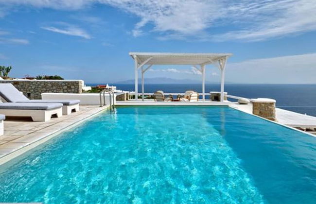 Stunning Villa With Panoramic View - Photo 22