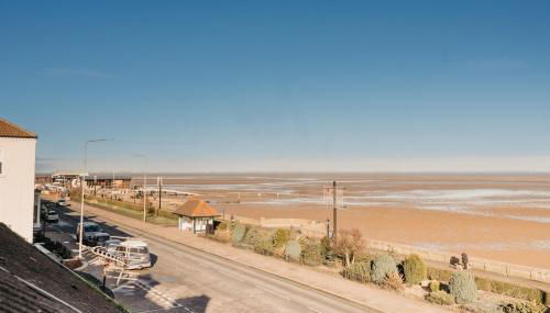 Sunny Seaside Paradise - Sleeps 5 - Photo 4