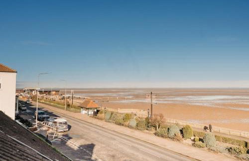 Sunny Seaside Paradise - Sleeps 5 - Photo 4