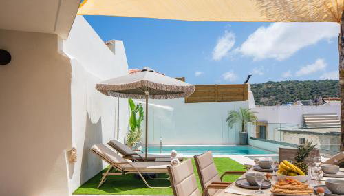 Soliva Villa, a modern cottage hideaway, By ThinkVilla - Foto 2, sunbed