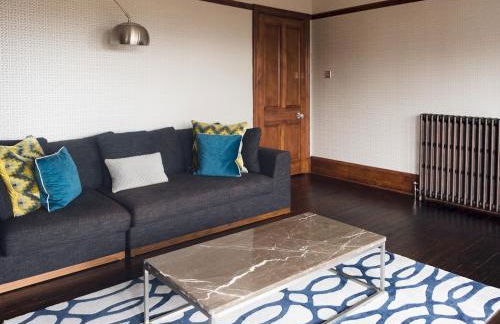 Beautiful, traditional 2 bed flat w free parking - Pass the Keys - Photo 28