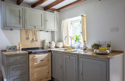 Climbing Rose Cottage - Dog Friendly - Peaceful Cotswold Cottage - Photo 18