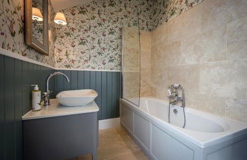 House of the Northern Gate - a luxury baronial house that sleeps 18 guests in 9 bedrooms - Foto 15